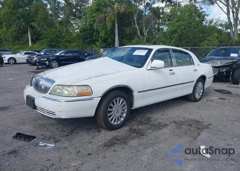 2005 Lincoln Town Car Signature Limited из США, поврежденный, VIN 1LNHM82W95Y615044